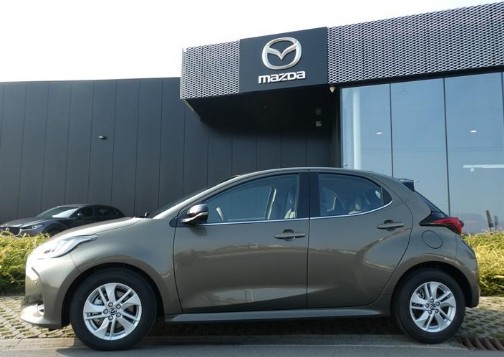 Mazda 2 hybride stockwagen met 6 jaar garantie kopen bij Garage Dochy Izegem