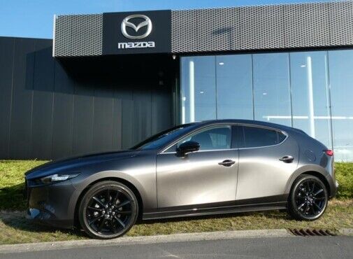 Mooie Mazda 3 Hybride tweedehands Sky-X machine grey kpen bij Garage Dochy Izegem