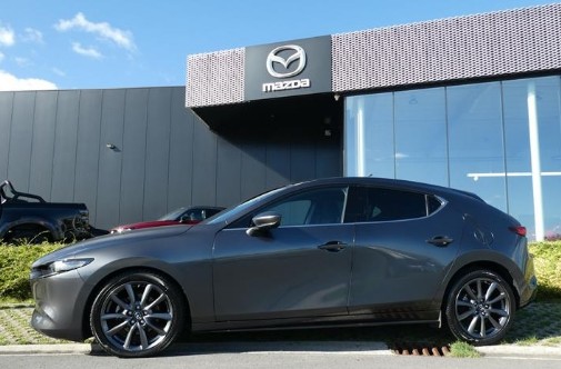 Sportieve tweedehands Mazda 3 Machine grey kopen bij Garage Dochy Izegem