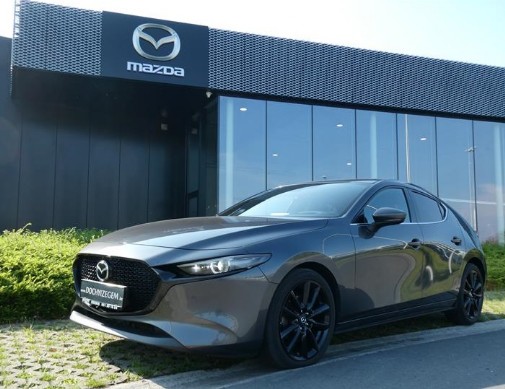 Mazda 3 M-hybride tweedehands benzine in Machine Grey kopen bij Garage Dochy Izegem