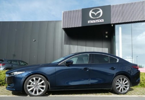 Mazda 3 Hybride benzine tweedehands kopen met fabriekswaarborg bij Garage Dochy Izegem