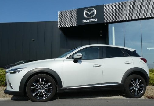 Mooie Mazda CX-3 Ceramic White SUV in benzine kopen bij Garage Dochy Izegem 