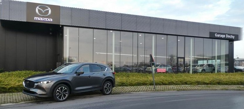 Mazda CX-5 2022 stockwagen in machine grey benzine kopen bij Garage Dochy Izegem 