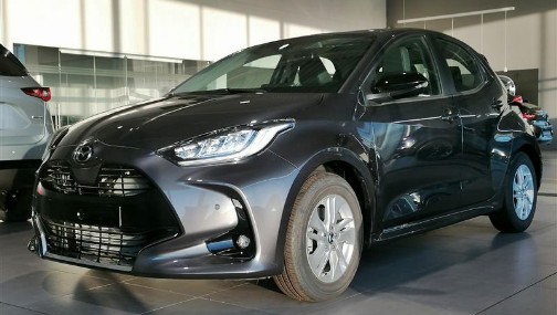 Stockwagen Mazda 2 Hybride met salonkorting 2023 kopen bij Garage Dochy Izegem
