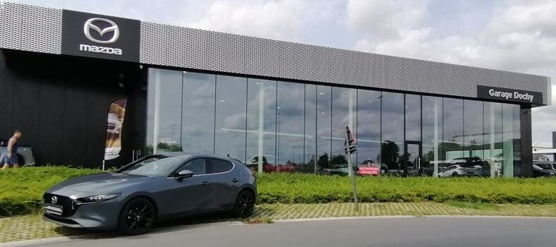 Mooie Mazda 3 demonstratiewagen kopen bij Garage Dochy Izegem 