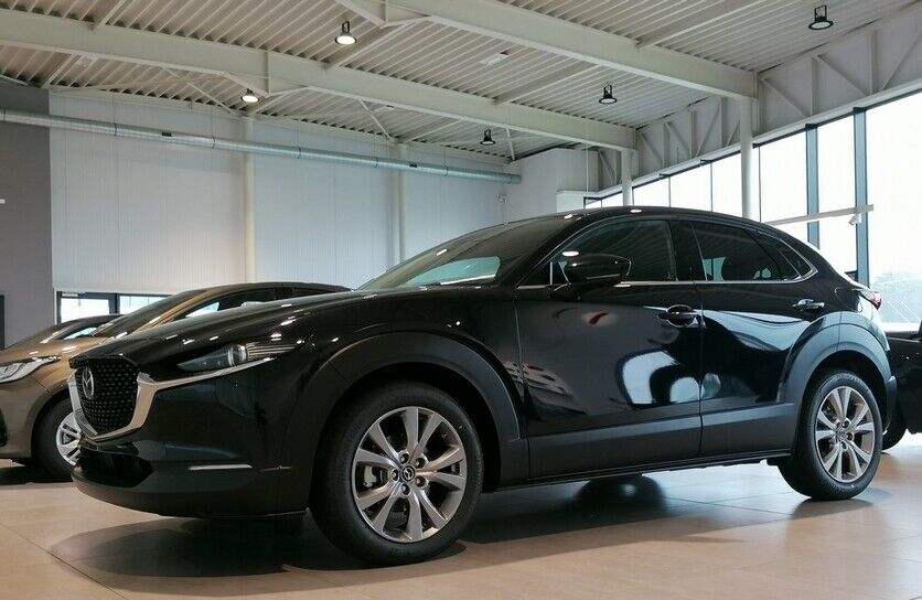 Stockwagen Mazda CX-30 Hakone Jet Black Mica kopen bij Garage Dochy Izegem 
